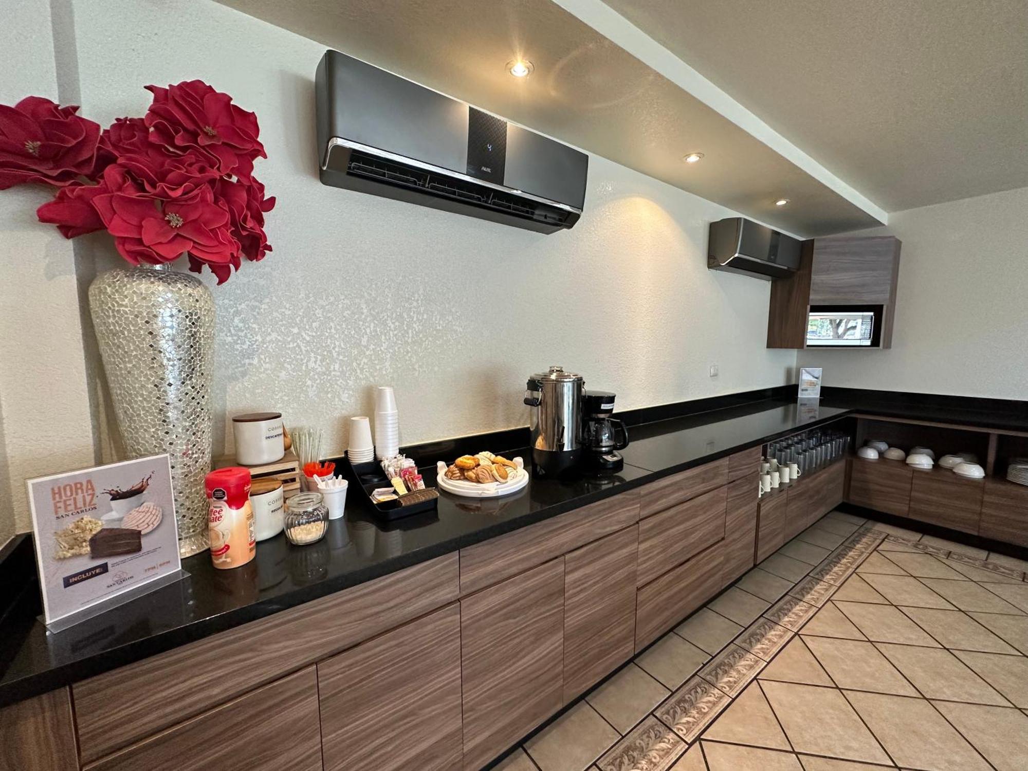 Hotel Quinta San Carlos Inn Manuel Valdez Ngoại thất bức ảnh